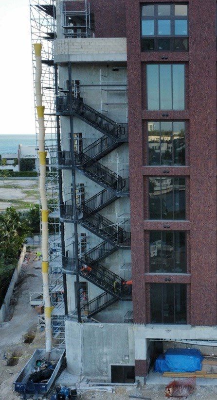 Escalera de emergencia Edificio residencial Islas Caimán